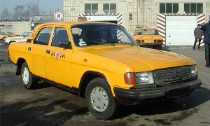Проверки такси в Тюмени выявляют нелегалов под личиной перевозчиков.