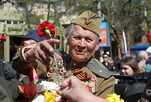 Евгений Авилов поблагодарил таксистов за помощь ветеранам в День Победы Евгений Авилов поблагодарил таксистов за помощь ветеранам в День Победы