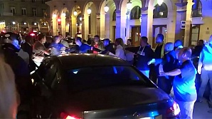 В Париже забастовка таксистов вылилась в столкновения с полицией В Париже забастовка таксистов вылилась в столкновения с полицией