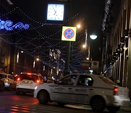 С февраля 2014 года московским такси разрешат стоять под запрещающими знаками С февраля 2014 года московским такси разрешат стоять под запрещающими знаками