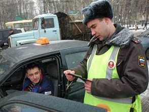 Свердловские и новосибирские гаишники пачками отправляют машины бомбил на штрафстоянку Свердловские и новосибирские гаишники пачками отправляют машины бомбил на штрафстоянку